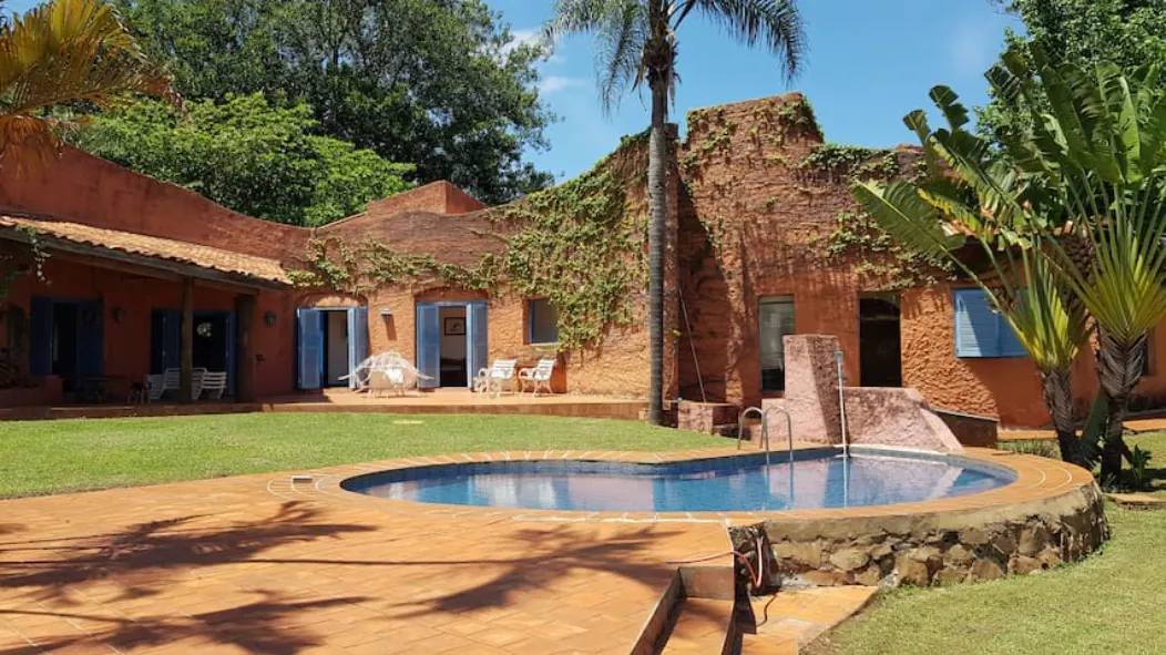 Casa Torta na Represa de Avaré Pé na Areia – foto 1
