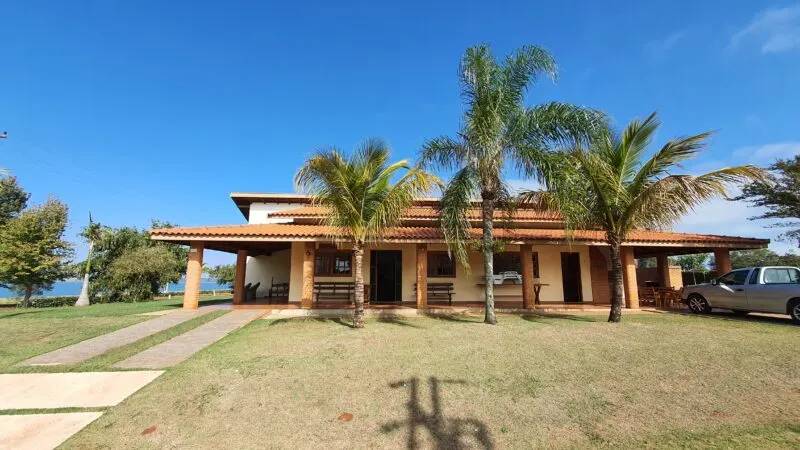 Linda casa no Riviera IV com piscina ao lado do Clube – foto 1
