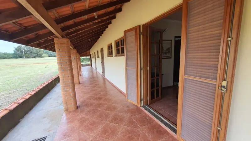 Linda casa no Riviera IV com piscina ao lado do Clube – foto 4