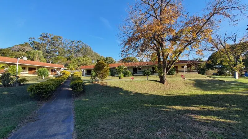 Quarto com café da manhã em clube na represa de Avaré de frente para a represa com piscina – foto 4