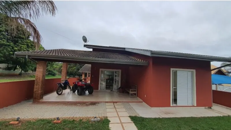 Casa no condomínio Barravento que fica de frente para a represa – foto 1